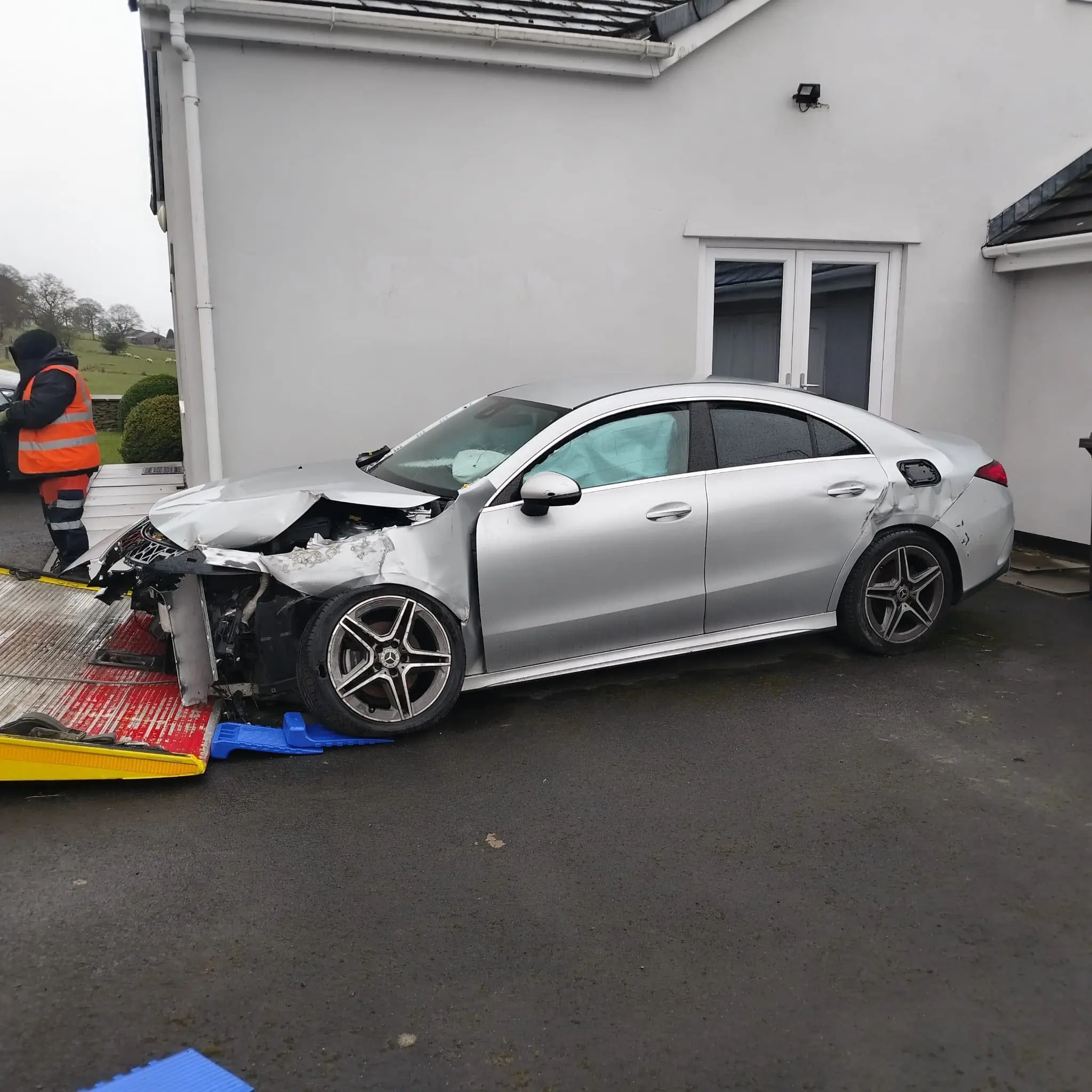Accident recovery in Huddersfield by SLK Recovery 3