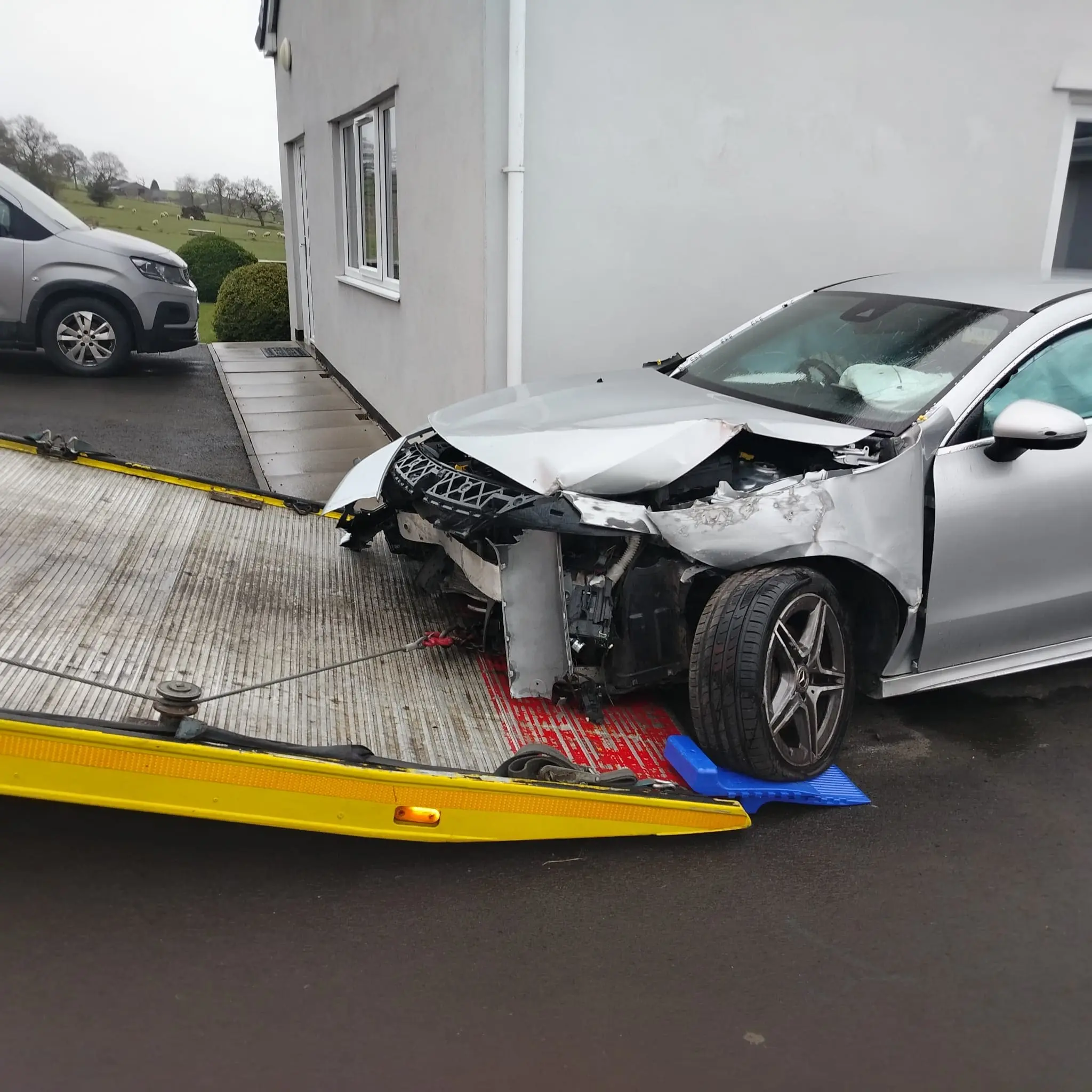 Accident recovery in Huddersfield by SLK Recovery 4