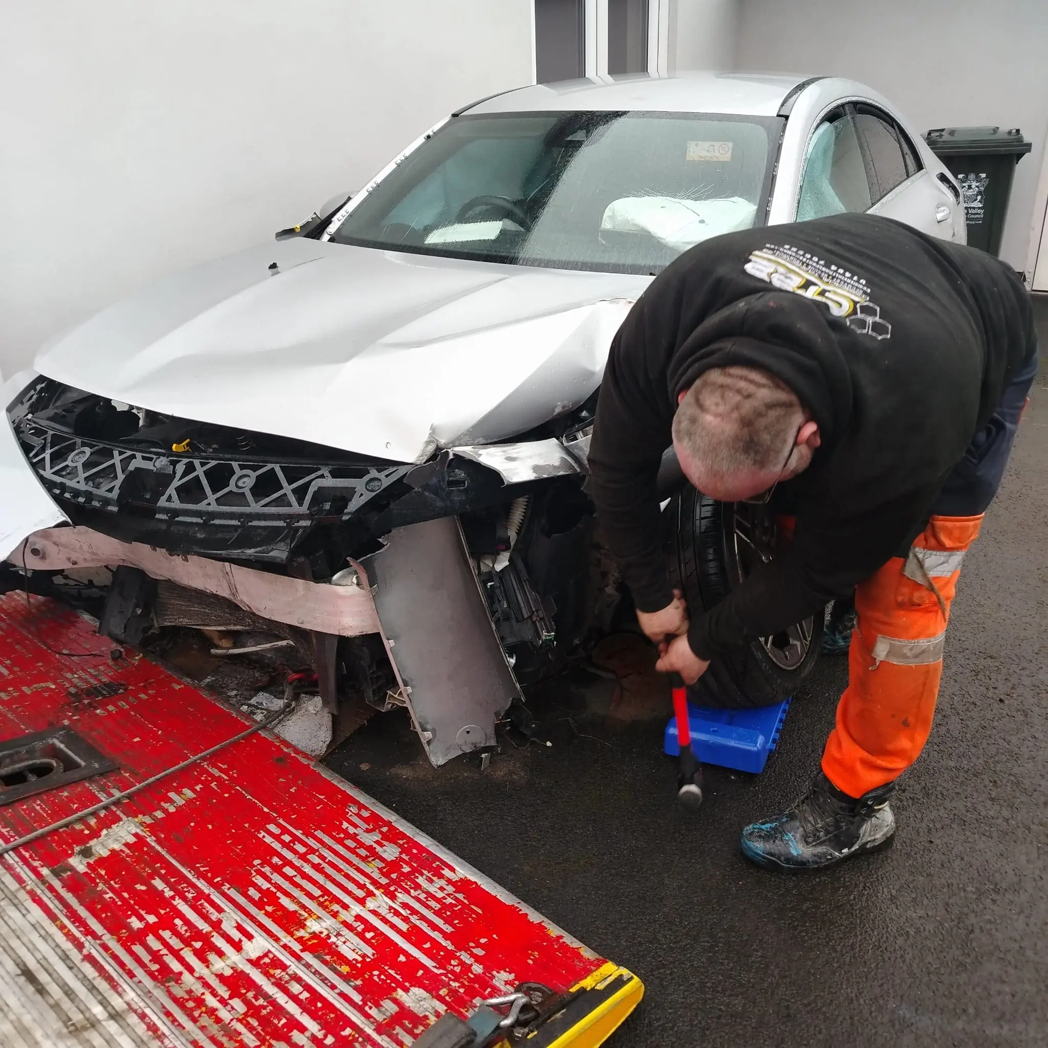 Accident recovery in Huddersfield by SLK Recovery 7