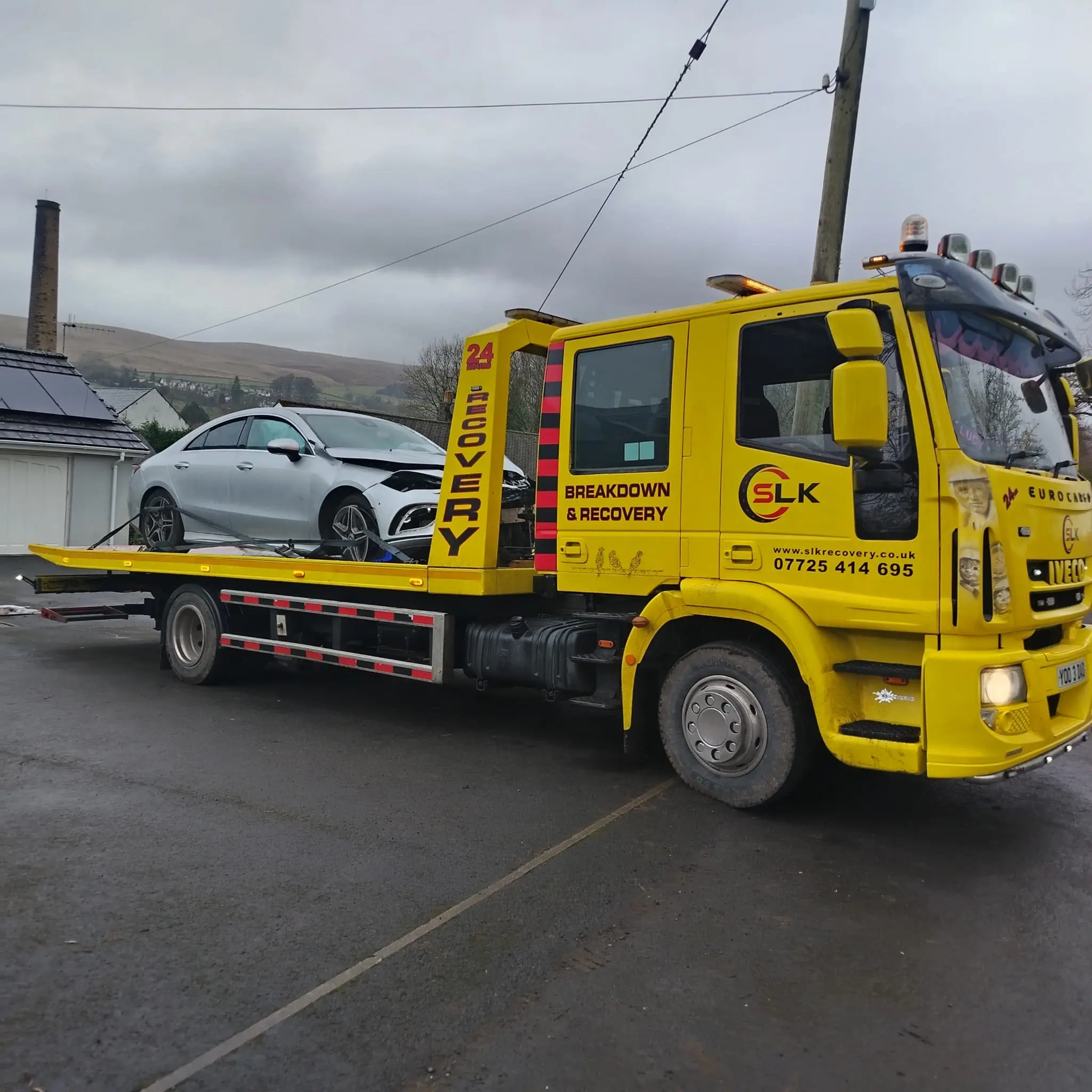 Crew cab Vehicle recovery truck in Huddersfield with space for 5 passengers